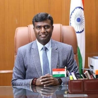RANCHI-माण्डर अंचल अधिकारी और कांके अंचल के कर्मचारी को शो-कॉज